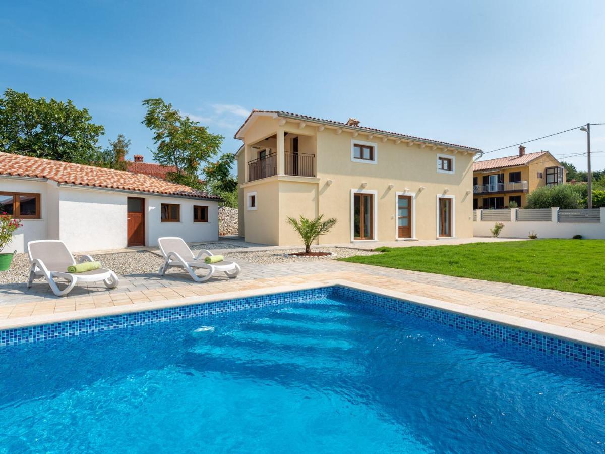 Tranquil Holiday Home In Labin With Private Swimming Pool Екстериор снимка