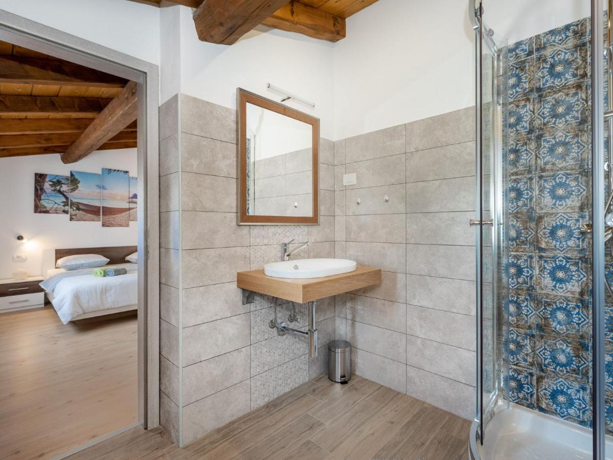 Tranquil Holiday Home In Labin With Private Swimming Pool Стая снимка
