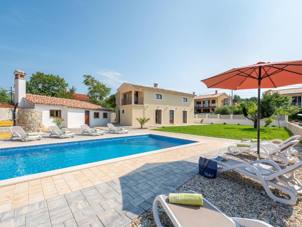 Tranquil Holiday Home In Labin With Private Swimming Pool Стая снимка